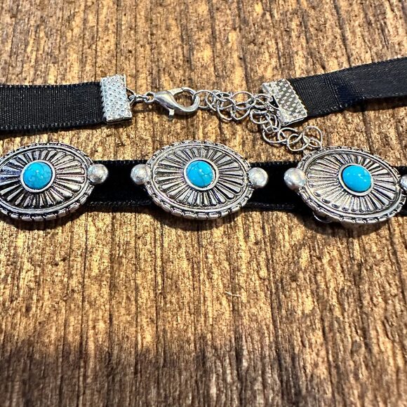 Turquoise Concho Choker Necklace with Black Velvet - Boho Western Style in Gift - Picture 11 of 12